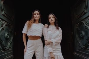 Collection de vêtements écoresponsables pour mariage civil par Ana des Cabanasses