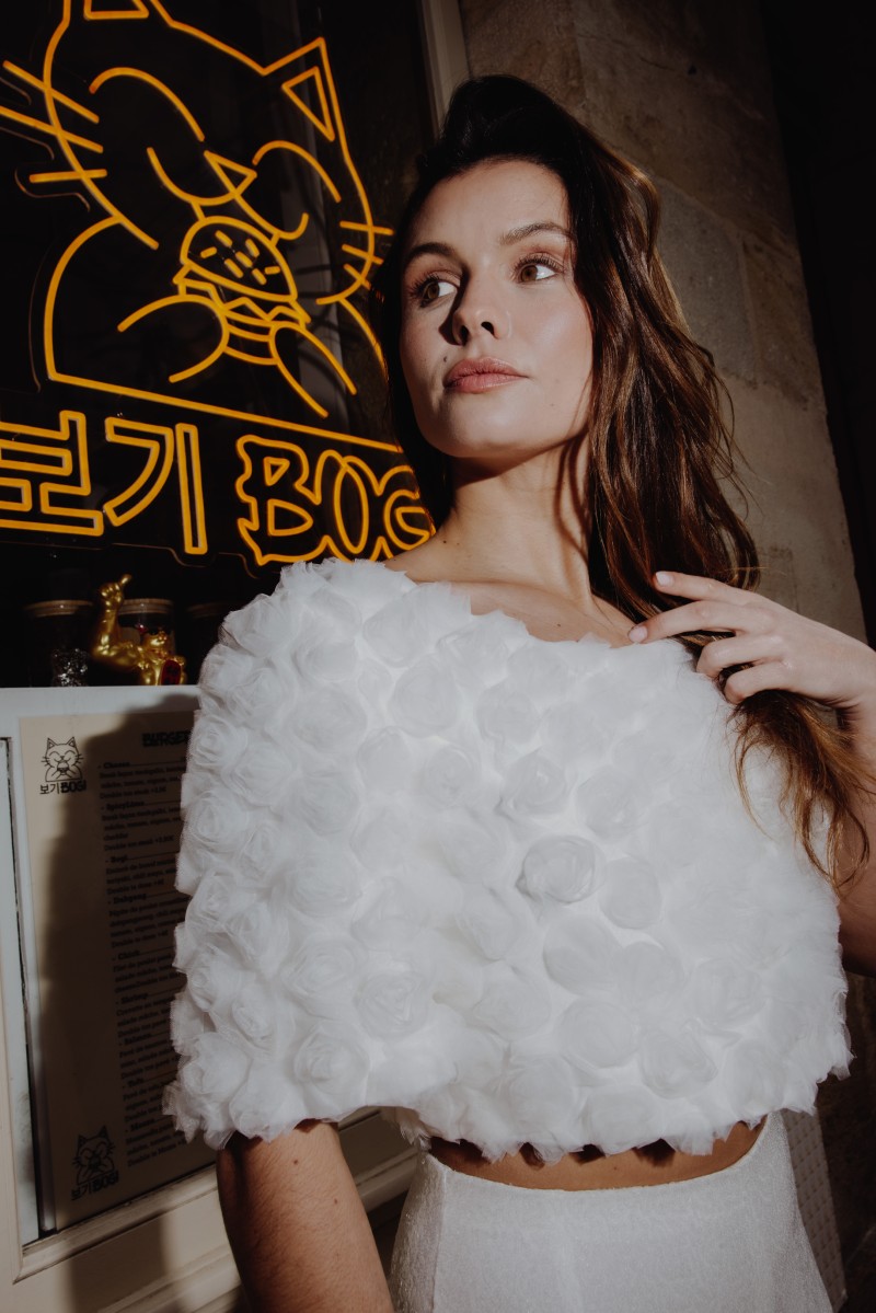 Top en tulle pour mariage civil avec pantalon fluide