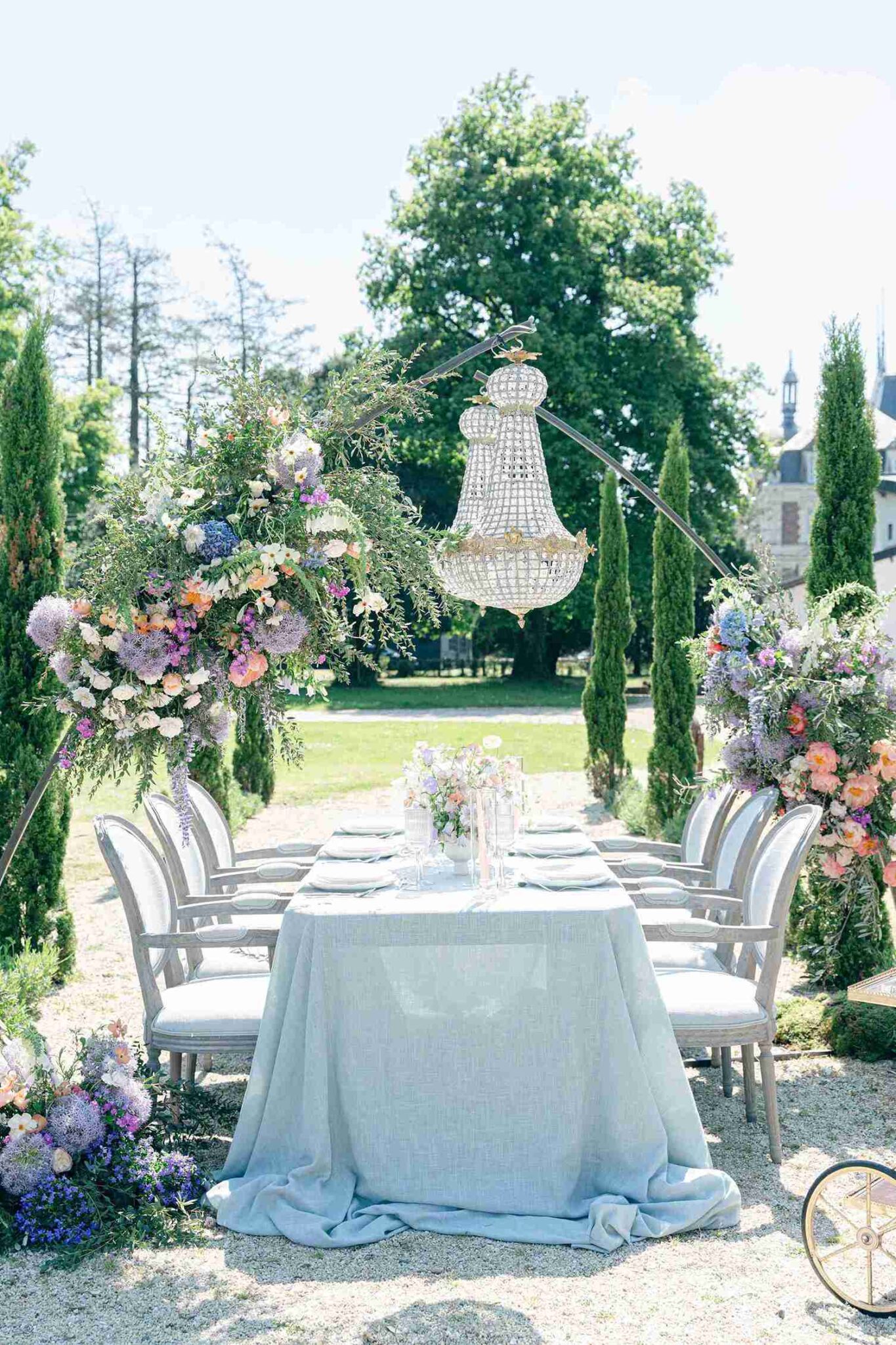 fleurs lustres vegetaux table mariage pastel
