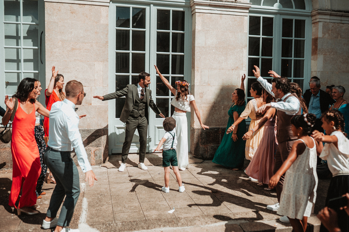 sortie cérémonie mariage pétales de fleurs le mans