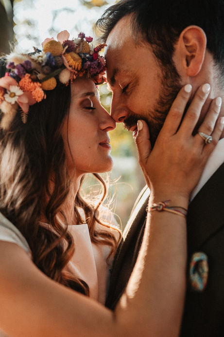 couronne florale colorée coiffure mariage sarthe
