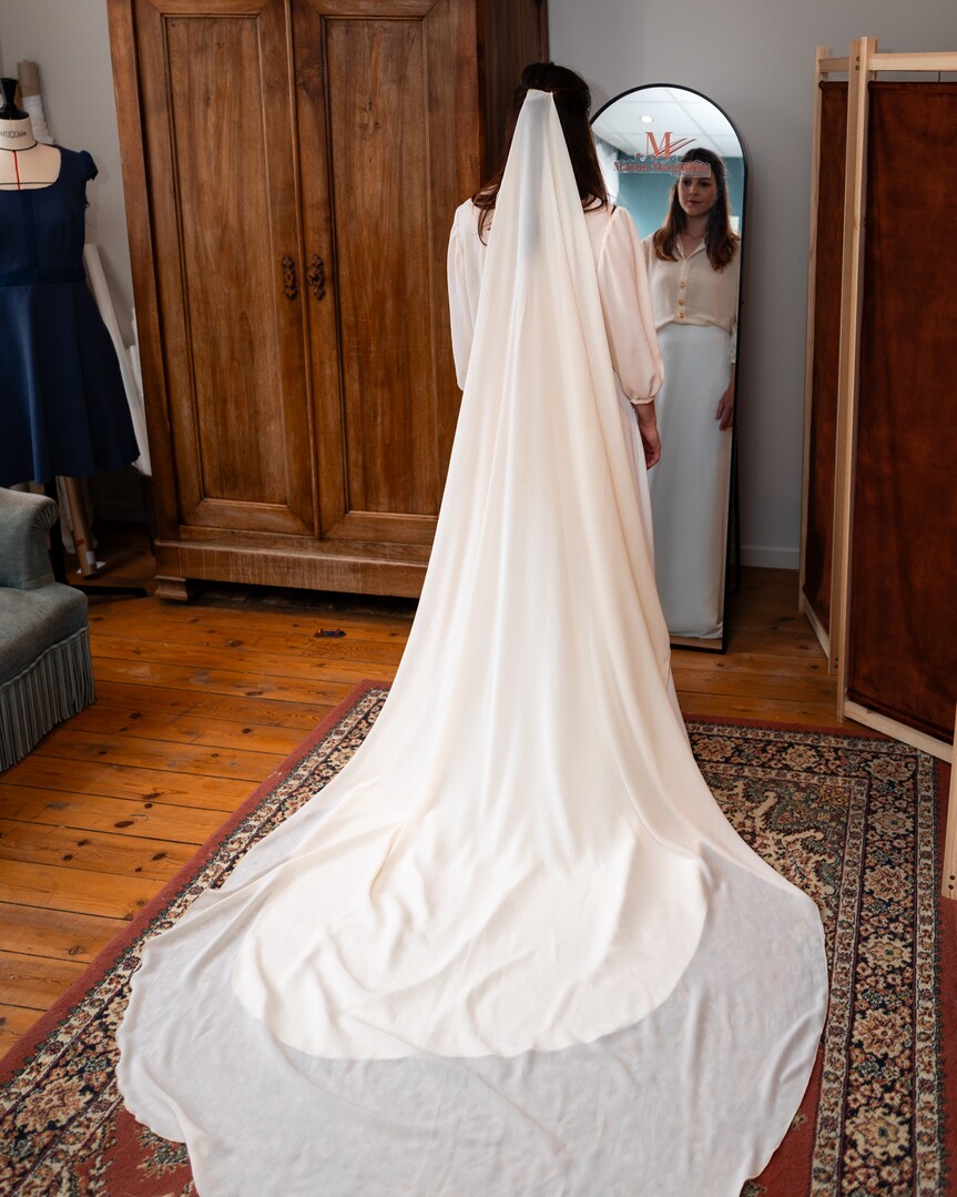 robe de mariée voile cathedrale en mousseline de soie