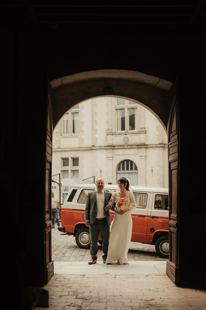 entrée des mariés à l'Eglise mariage pays de la loire