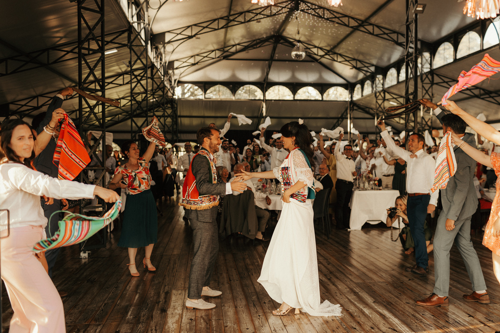 entrée des mariés en salle mariage disco laval