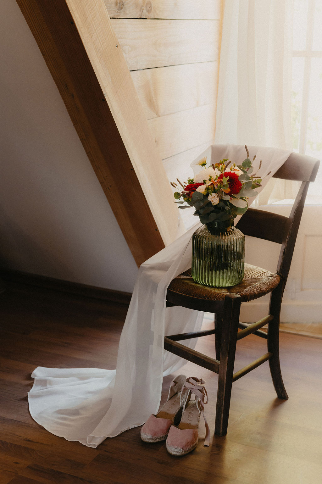 bouquet de la mariée avec des fleurs locales et de saison
