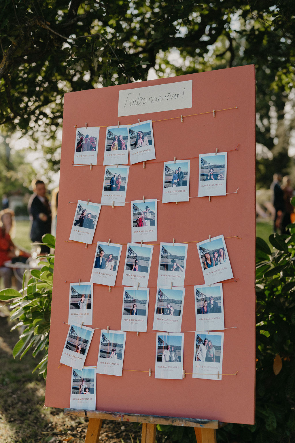 cadre pour accorcher les photo prises par le photobooth par les invités lors d'un mariage