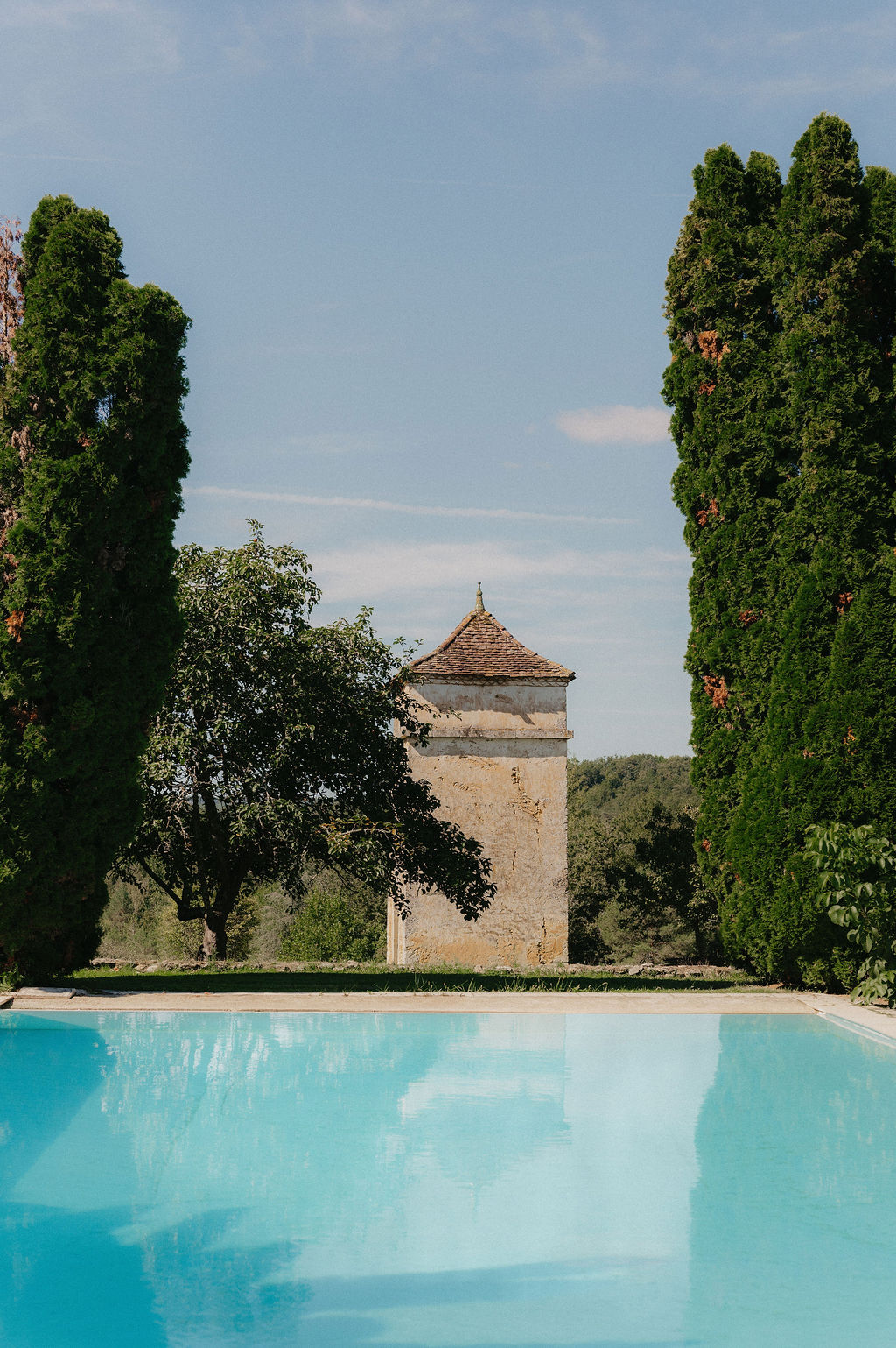 ancienne batisse renovée avec piscine louée pour des mariage près de bordeaux