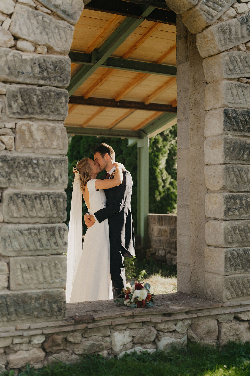 photo de couple dans un décor romantique au coucher du soleil en Dordogne