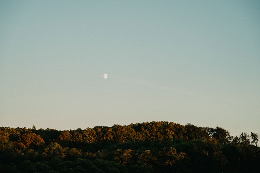 coucher de soleil sur la Dordogne lors d'une soirée de mariage d'été