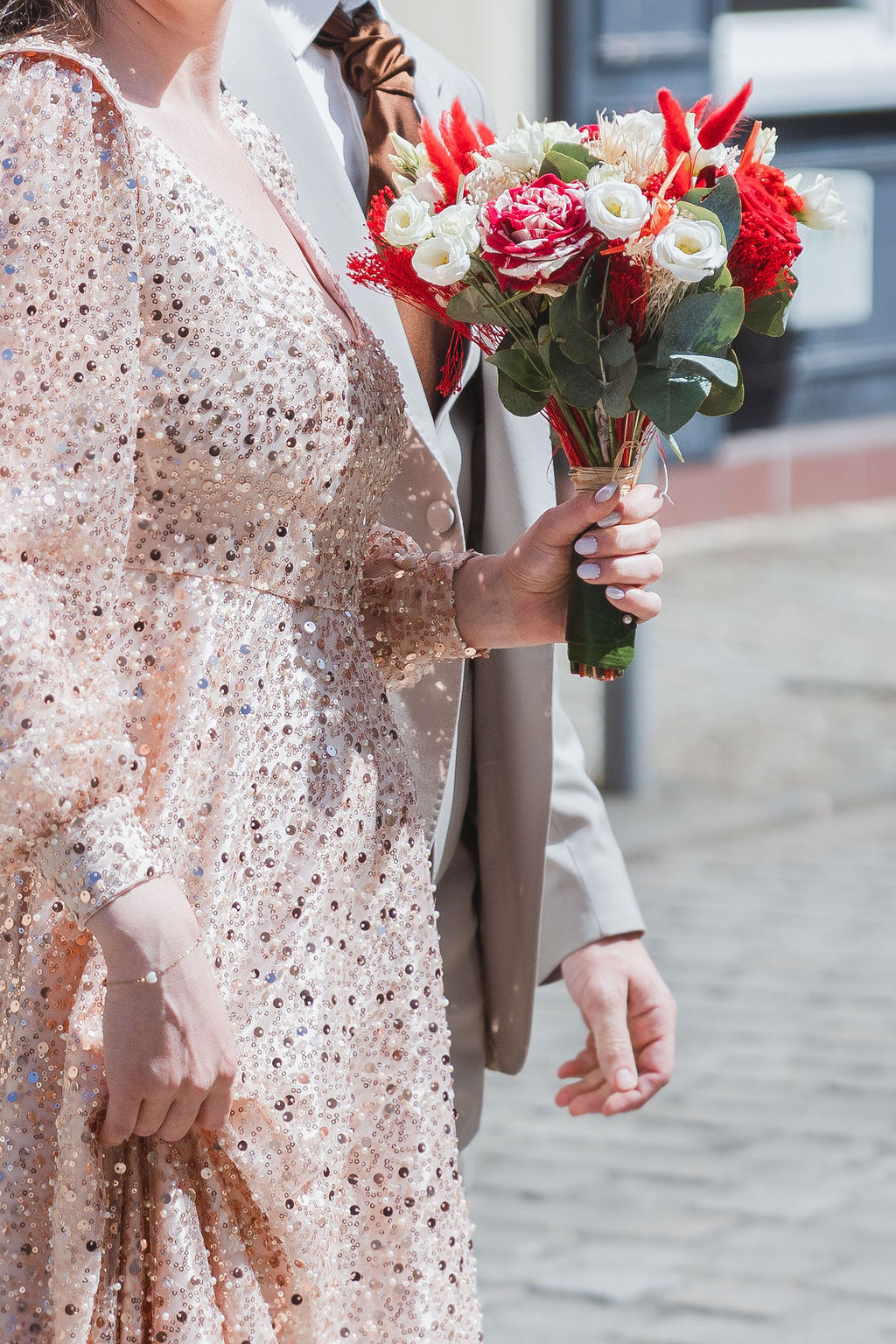bouquet mariage surprise robe sequins paillettes normandie