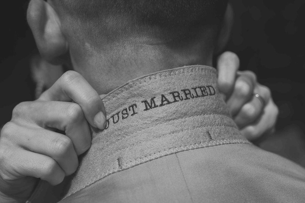 shooting photo mariage broderie costume marié Laval