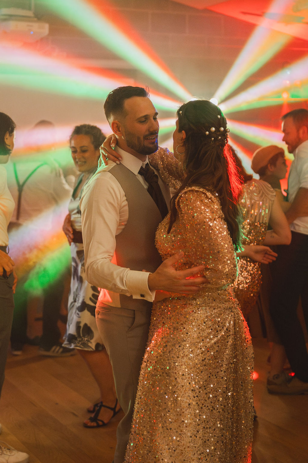 mariage surprise robe sequins paillettes soirée lumières normandie