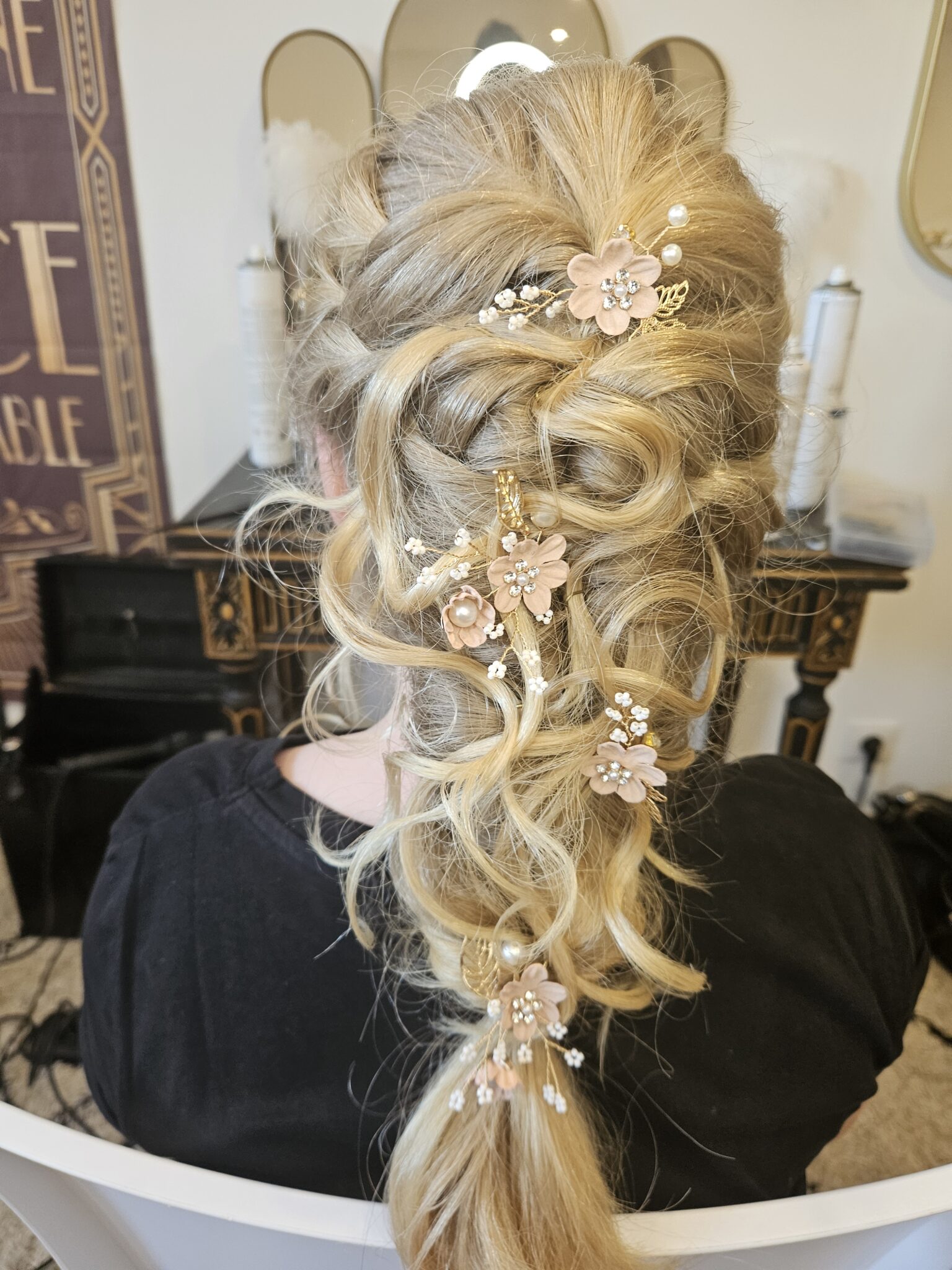 Coiffure de mariée avec accessoires f