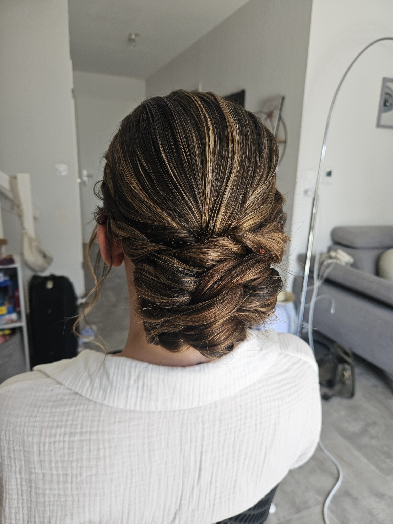 Coiffure de mariée chignon bas élégant à Bordeaux