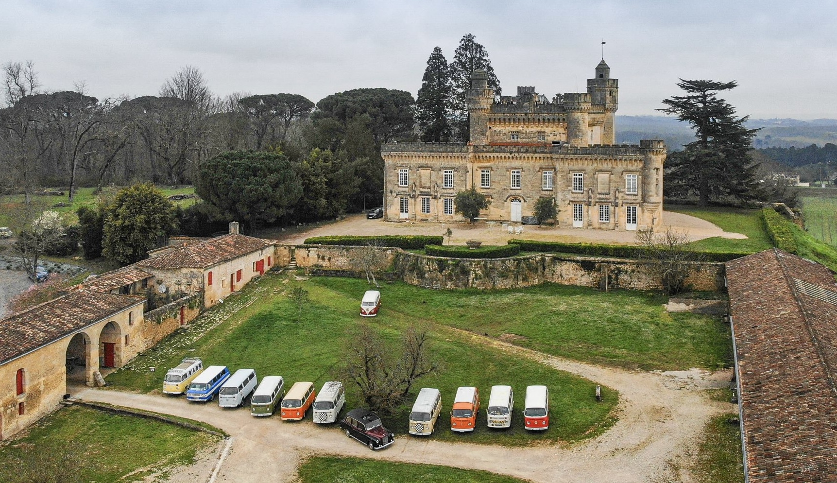 combi vintage et vehicules à louer pour mariage et évènement à Bordeaux