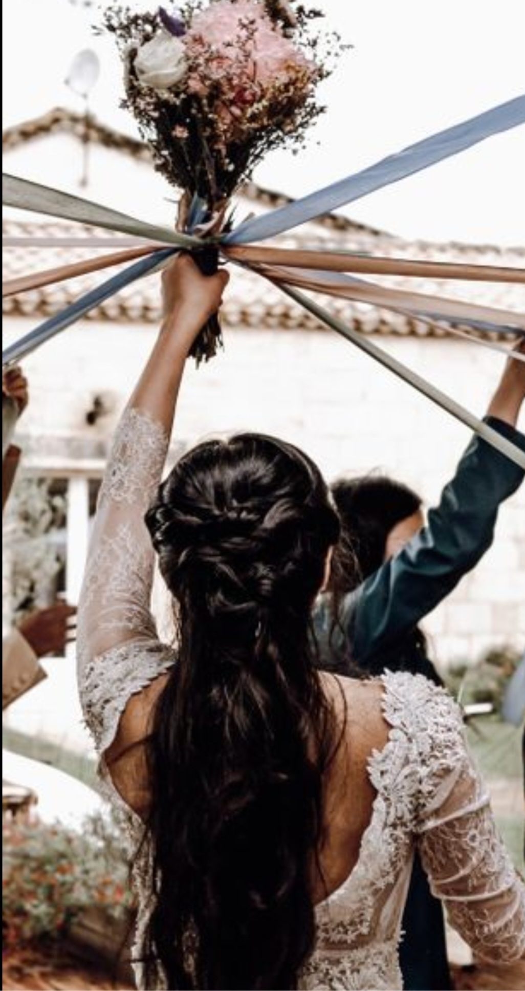 Chignon bohème avec tresse romantique pour mariage