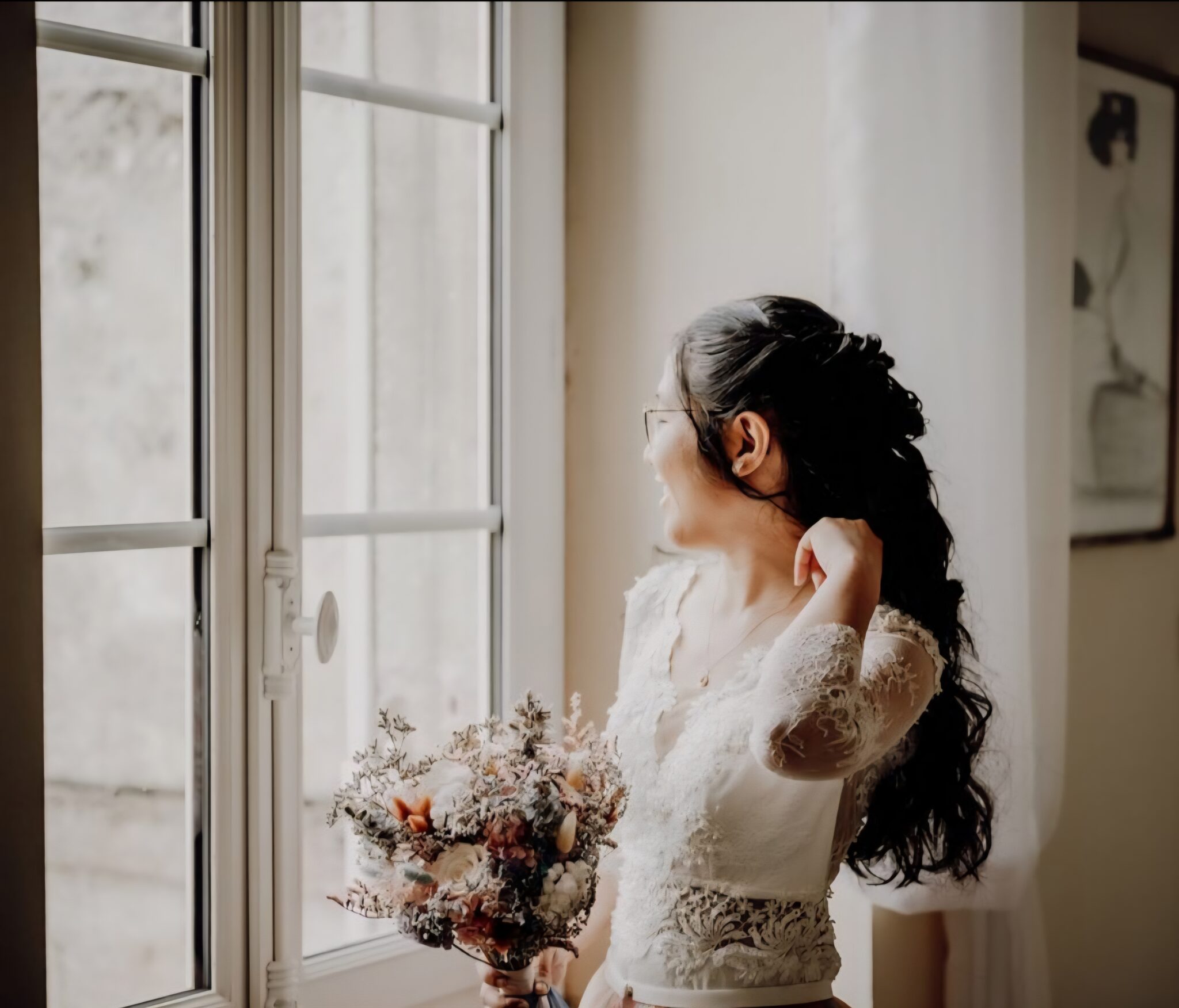 Chignon bohème avec tresse romantique pour mariage
