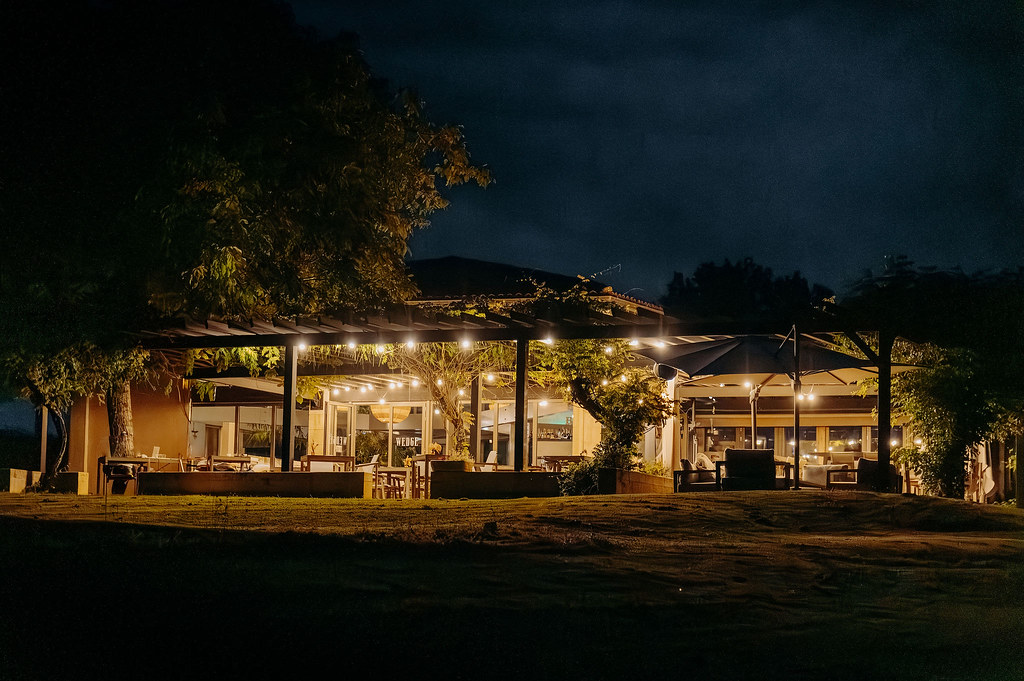 Espaces de réception extérieur du Domaine de Rochebois, idéal pour organiser un mariage en Dordogne.