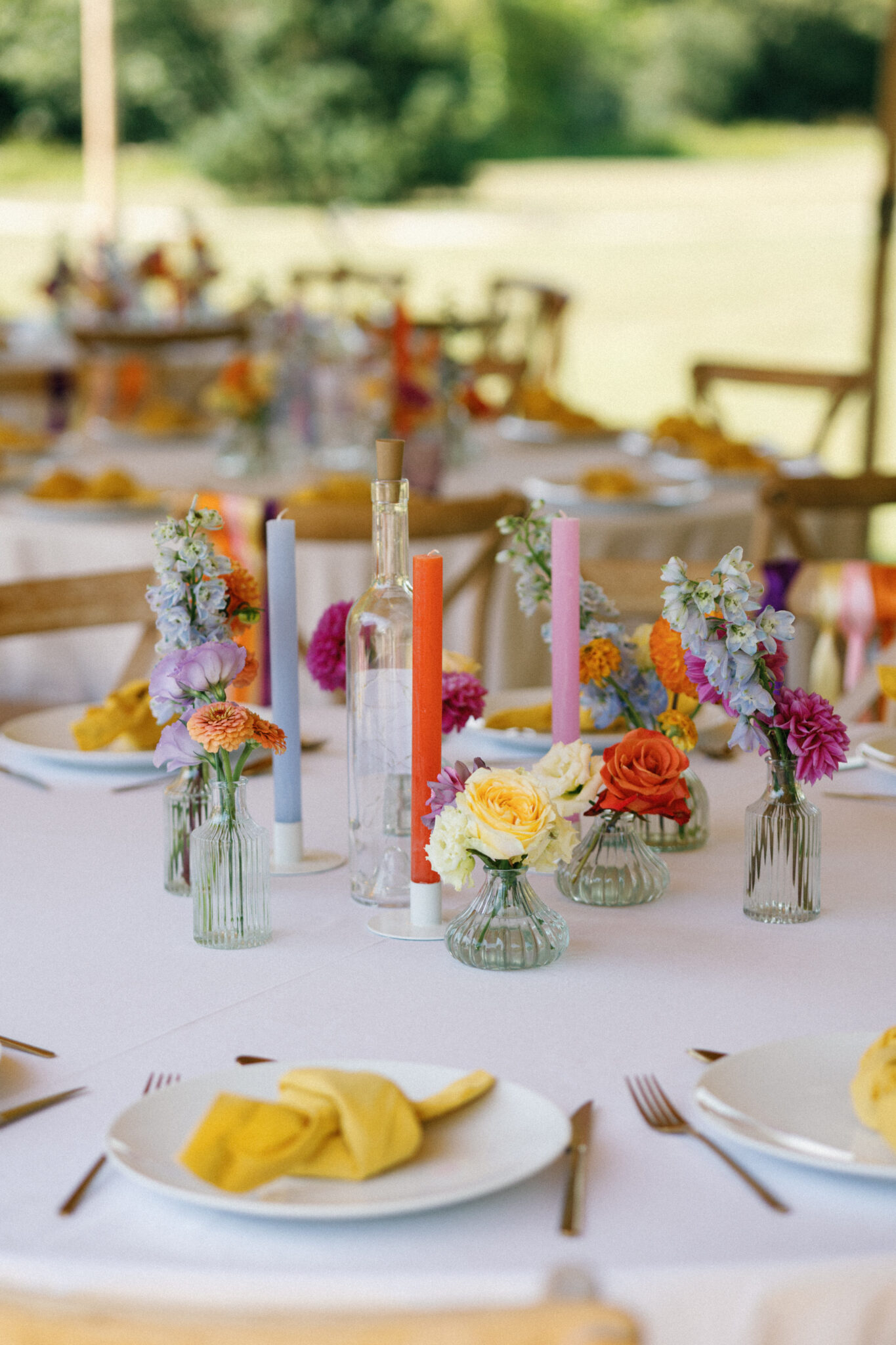 fleurs locales et de saison lors d'un mariage coloré près de Bordeaux