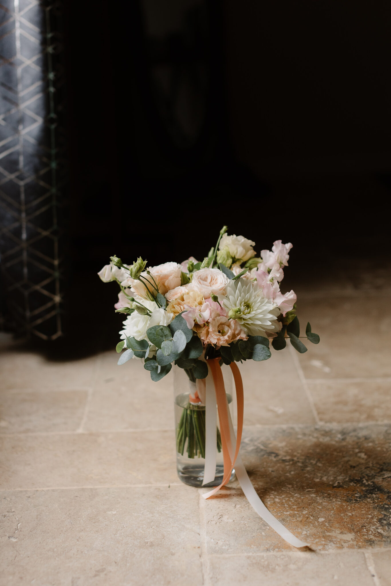 bouquet de mariée réalisé avec des fleurs françaises de saison