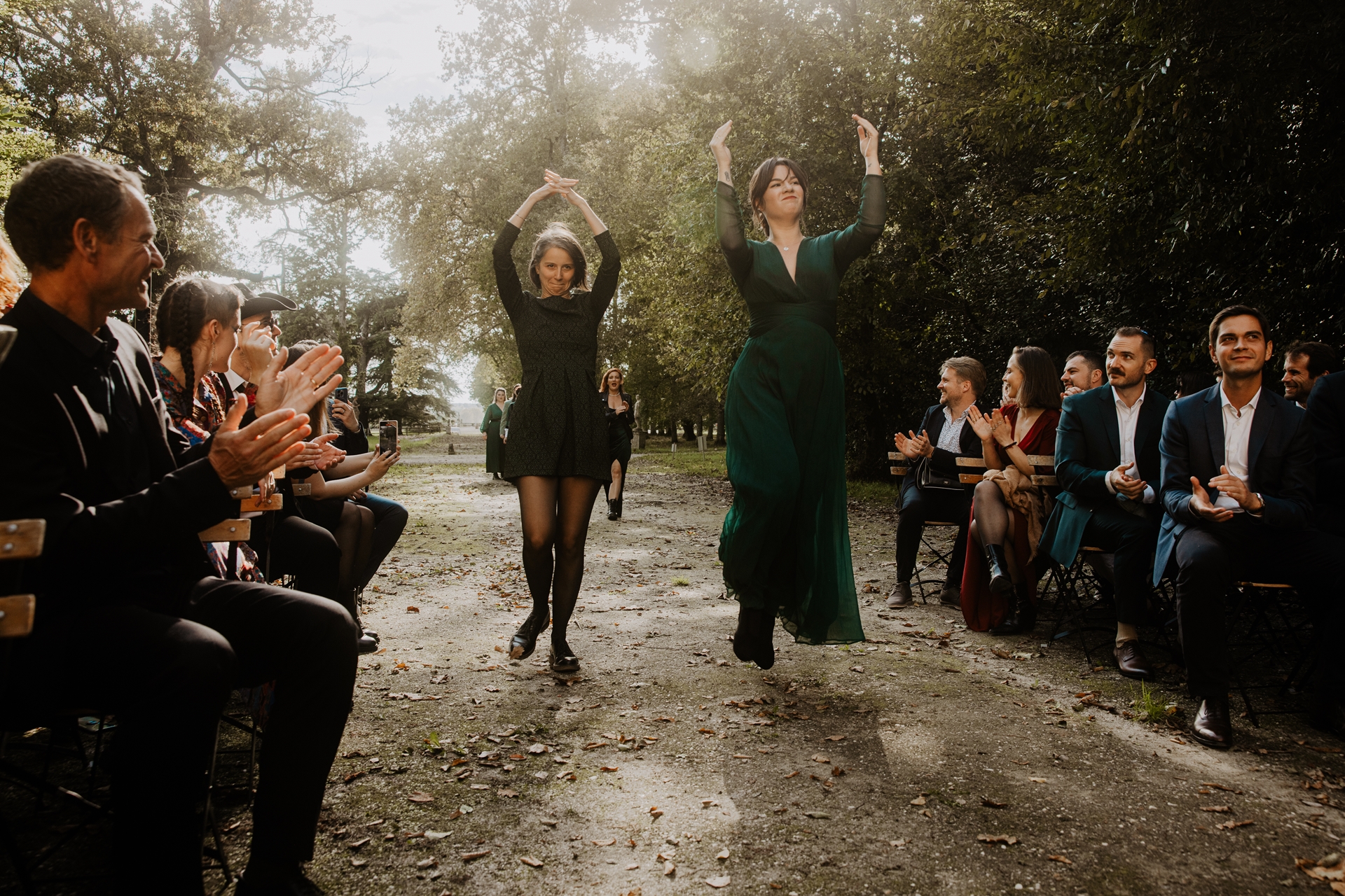 Entrée de témoins lors de la cérémonie laique gothique