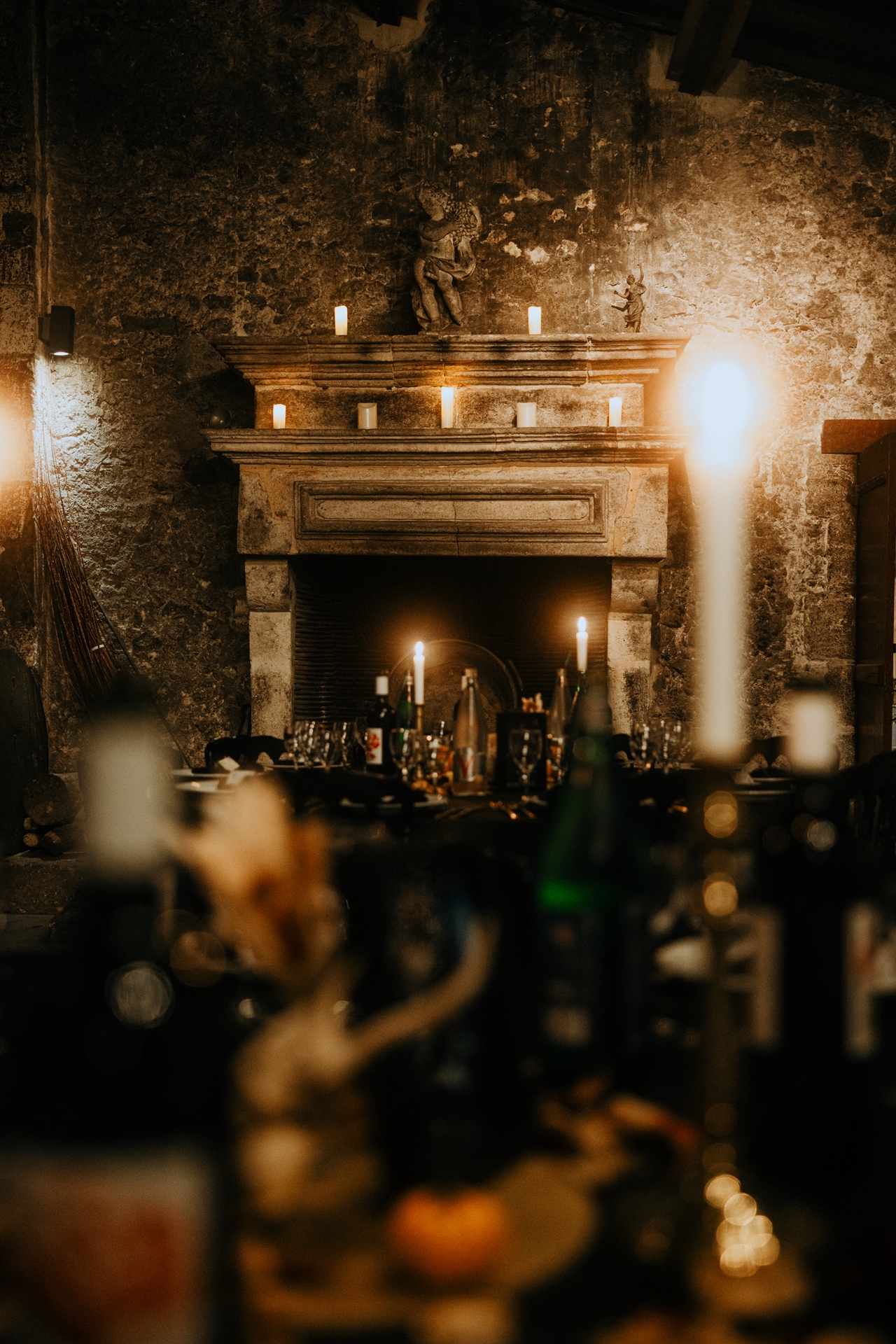 Décoration de salle mariage noir et bougie