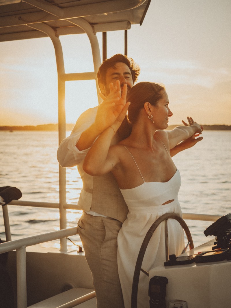 photo de couple sur un bateau à Arcachon