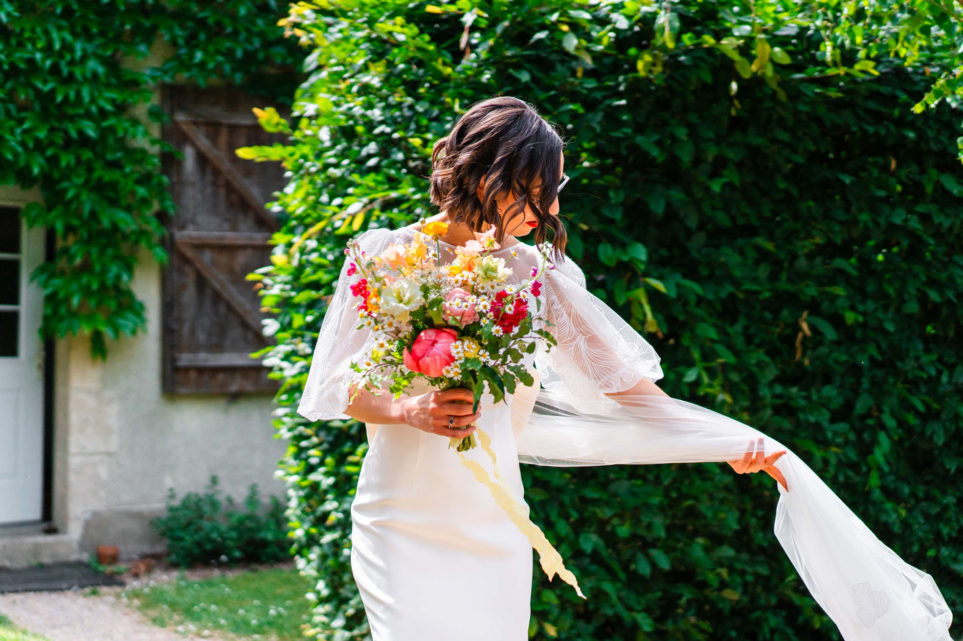 bouquet de mariee fleurs colorees angers