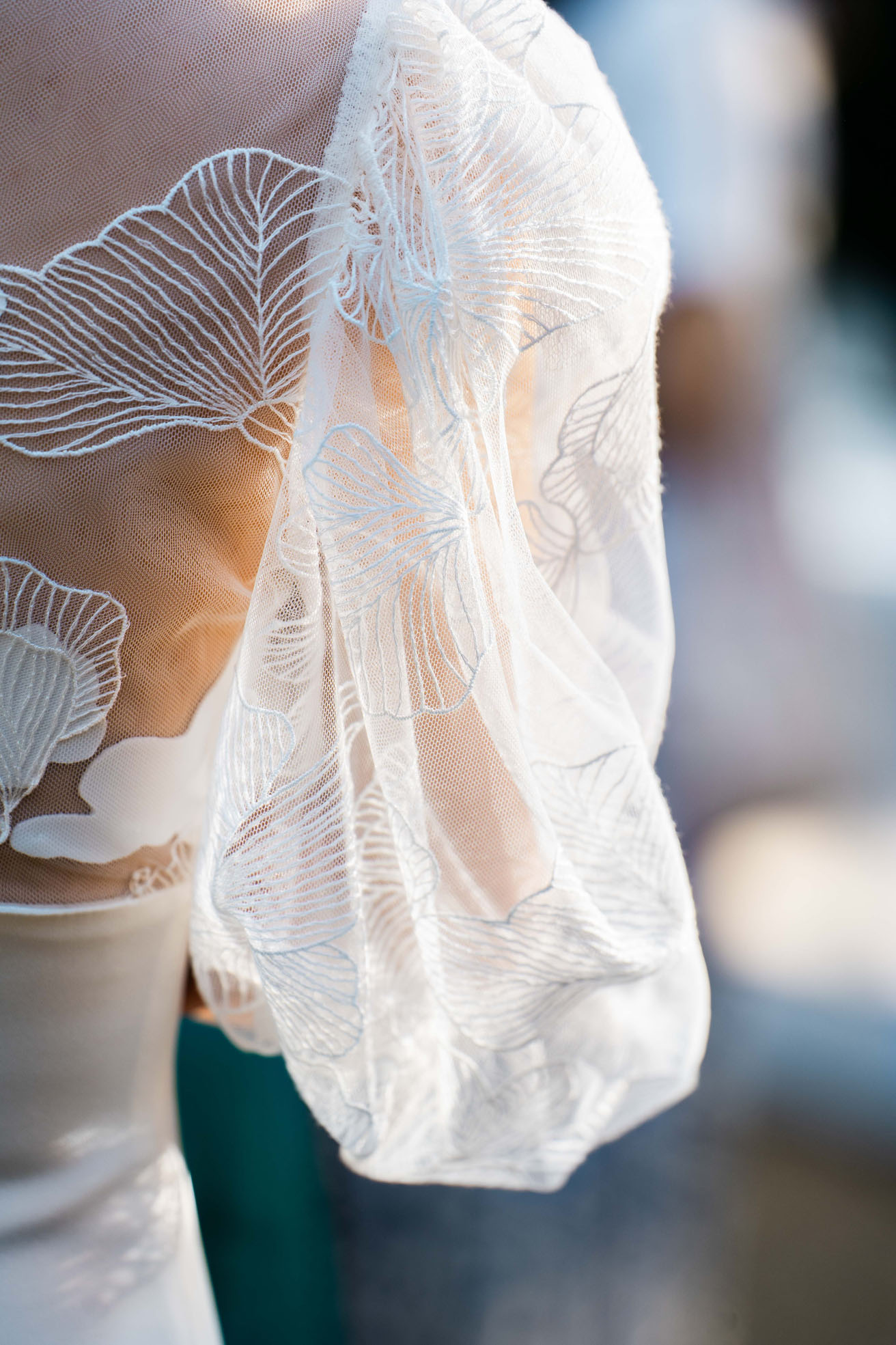 robe de mariee manches longues dentelle tours