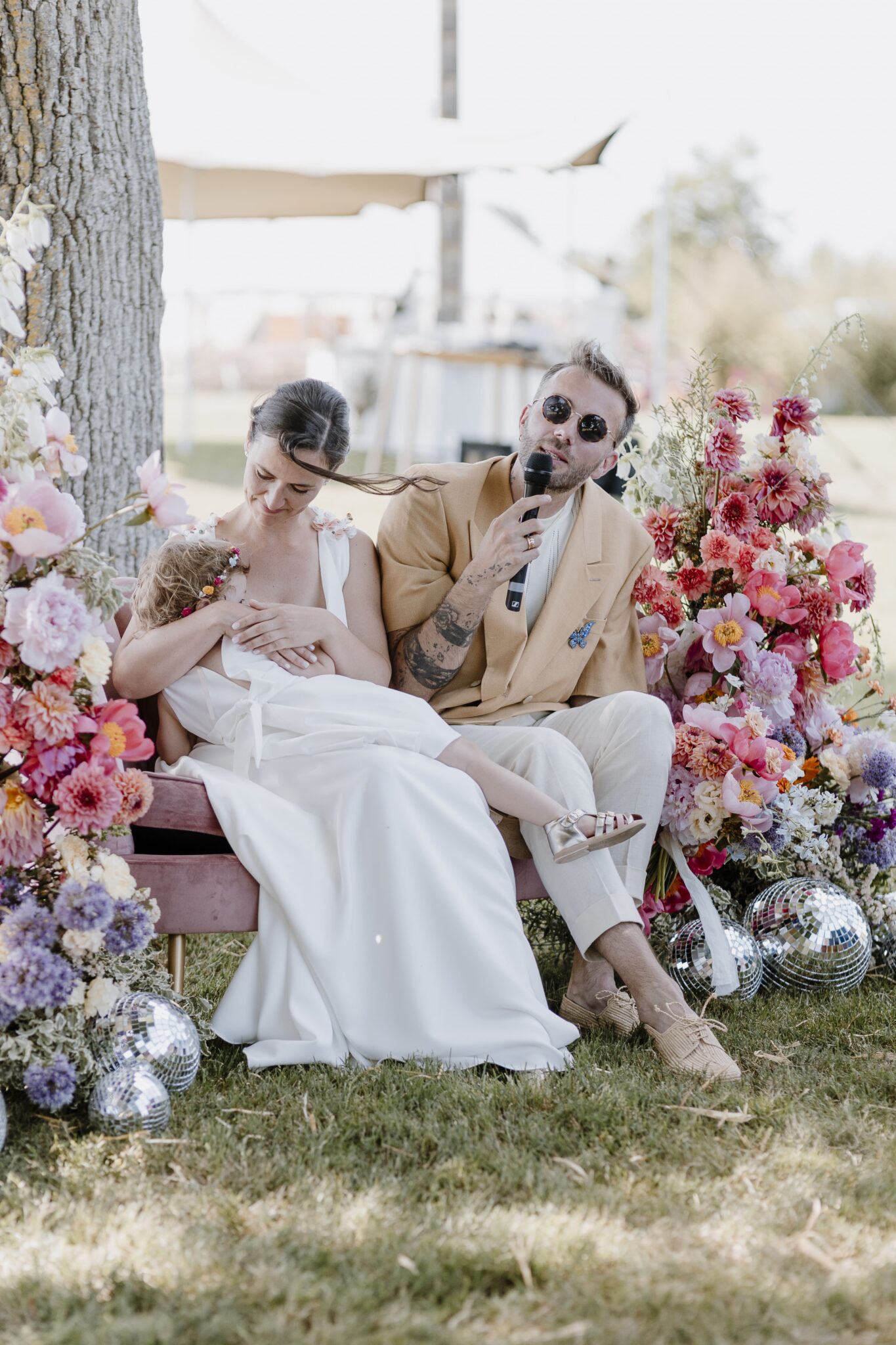 arche florale mariage rose blanc violet