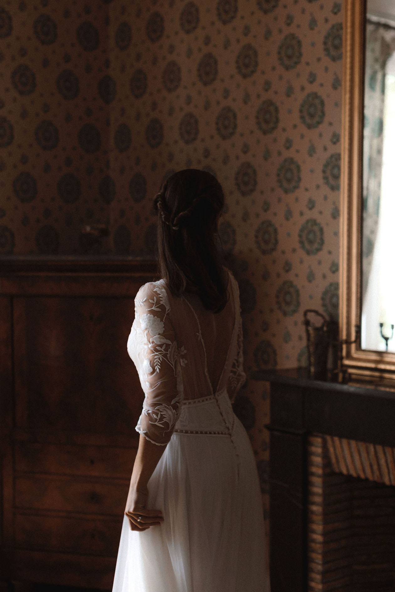 robe de mariee decollete dos dentelle lambert creation saumur