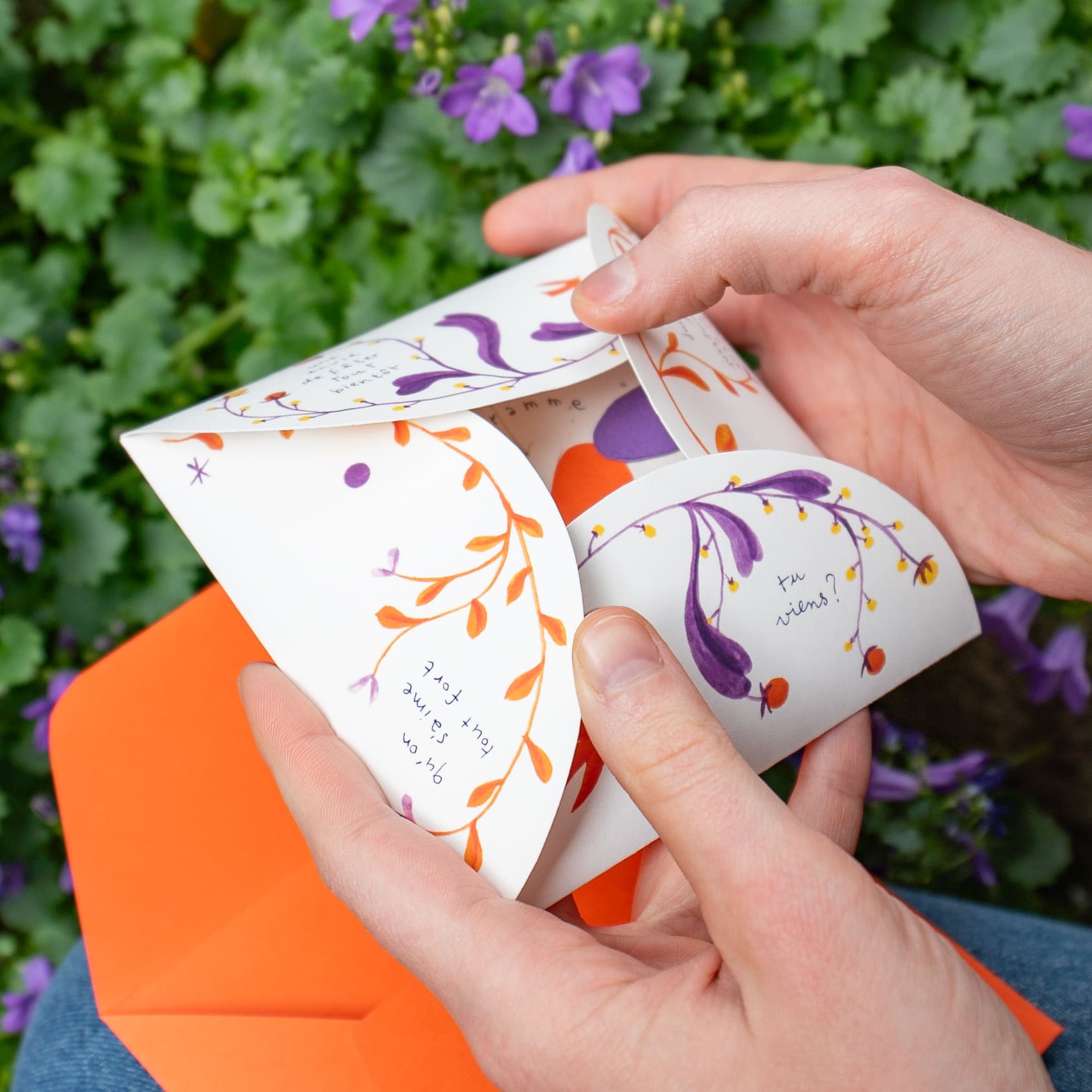 faire-part mariage rabats peint mains intérieur illustre motif végétal fleuri oiseaux lune texte poétique